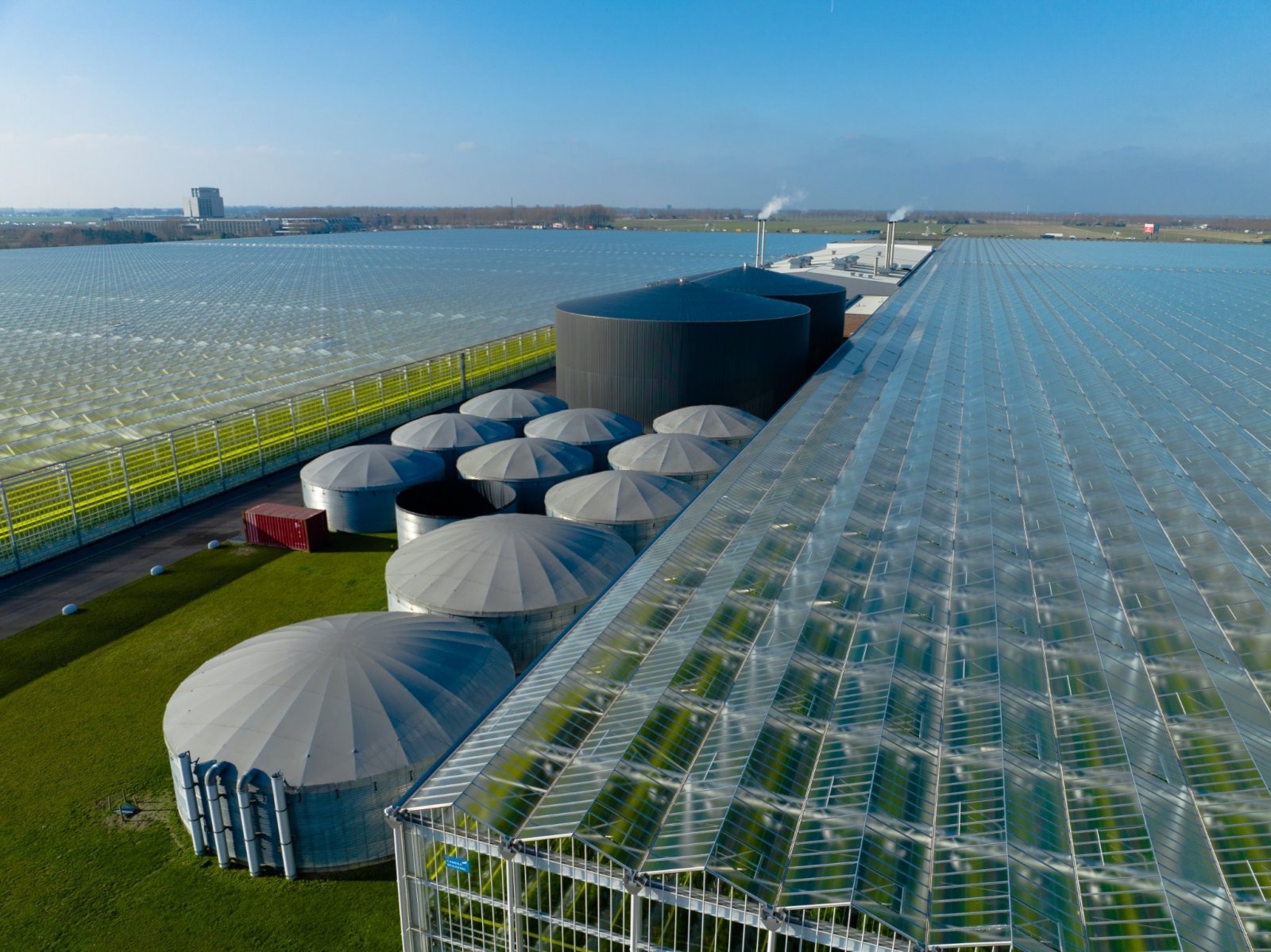 Water storage in greenhouse horticulture and agriculture