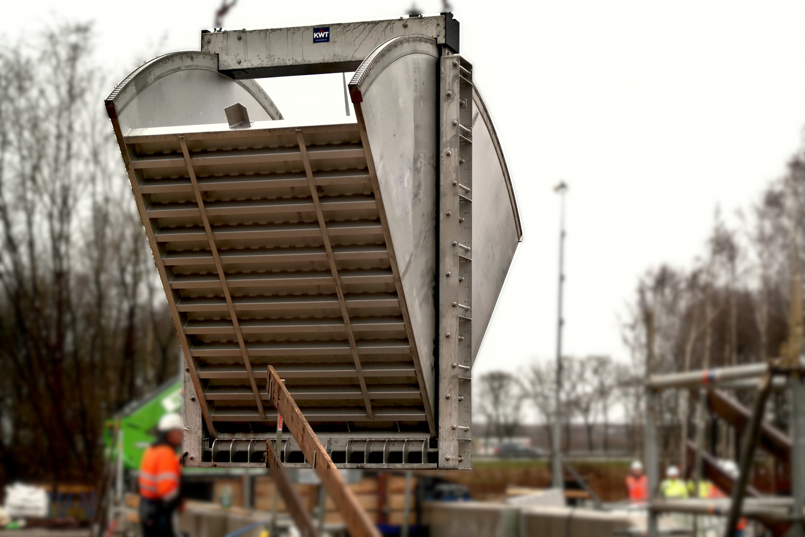 Tilting weirs for water storage